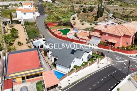 Casa en calle Areja