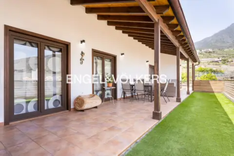 Casa en calle Areja