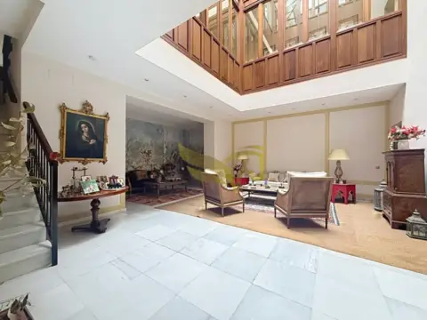 Chalet adosado en calle Cardenal Spínola