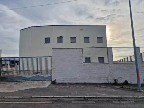 Nave industrial en calle de Las Hurdes