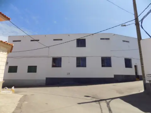 Nave comercial en calle Hernández Gil, 21