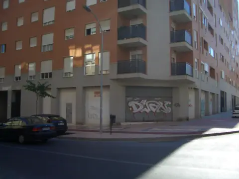 Local comercial en calle Ramón y Cajal