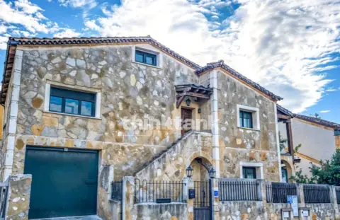 Chalet adosado en calle de la Casona