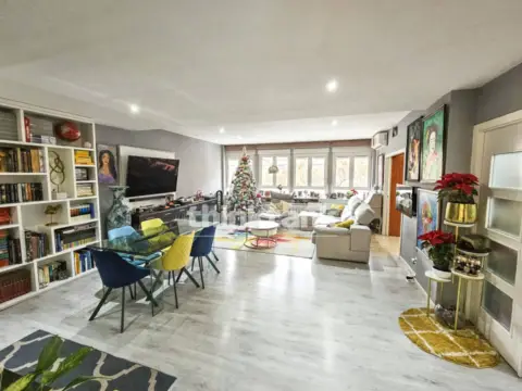 Piso en calle Raimundo Fernández Villaverde