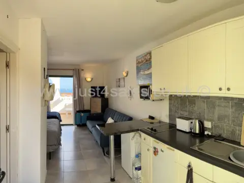 Estudio en Avenida Central
