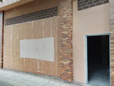 Local comercial en Plaza de Campomanes