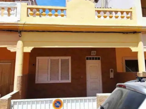 Chalet adosado en Carrer de la Mare de Déu de Sales