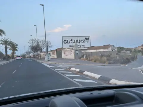 Nave comercial en calle Río Turia, 23