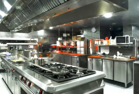 Local comercial en calle Salud, 11