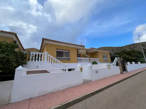 Chalet adosado en calle Villamartin, 19