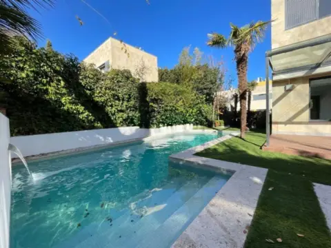 Chalet pareado en Paseo Parques