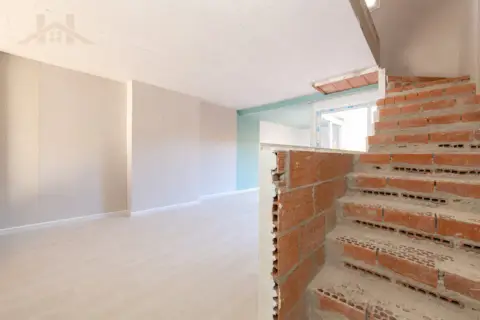 Chalet adosado en calle de Lorenzo Colmenar