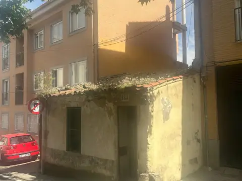 Terreno en calle de la Flor