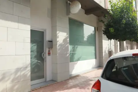 Local comercial en calle Velarde