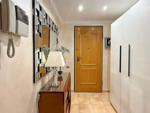 Piso en Ronda del Torrent, 1