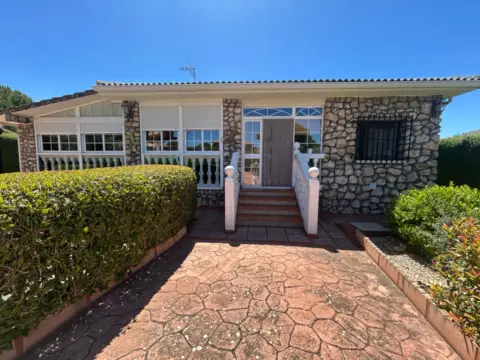 Chalet en calle Almendros