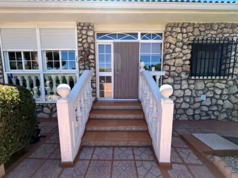 Chalet en calle Almendros