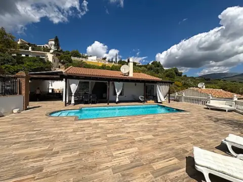 Chalet unifamiliar en Urbanización Cortijo Romero