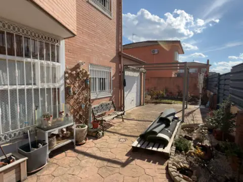 Chalet pareado en calle Pintor Benjamín Palencia