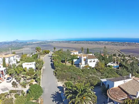 Terreno en Avenida Montepego Rafol