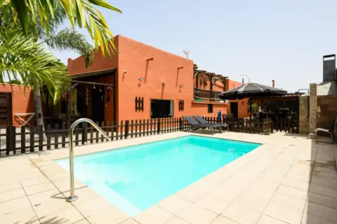 Casa en Avenida Los Almendros