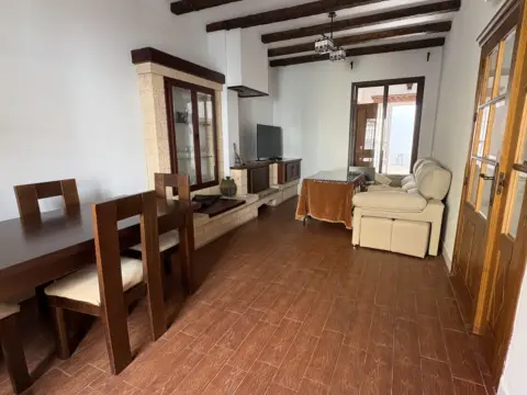 Casa en calle de Alejandro Guichot Sierra