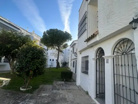 Chalet adosado en Centro-Calzada