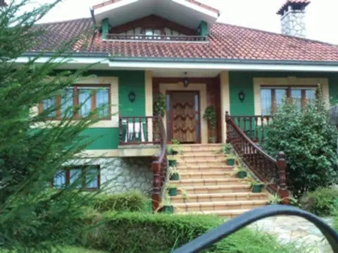 Chalet en Urbanización Parque de Tanos