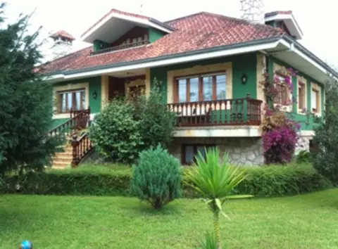 Chalet en Urbanización Parque de Tanos