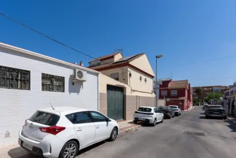 Casa pareada en calle de la Carabela La Pinta