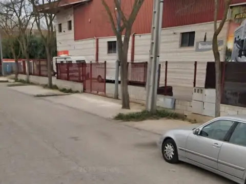 Nave comercial en calle de los Charcones