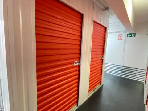 Trastero en calle de Rodas, 8
