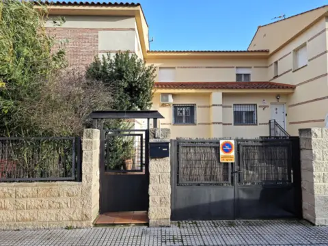 Chalet adosado en calle de Horno