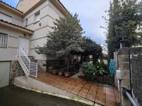 Chalet adosado en calle de Horno