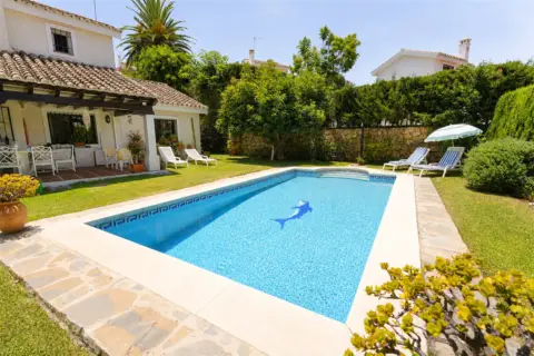 Casa en Avenida del Cortijo de Calahonda, 34