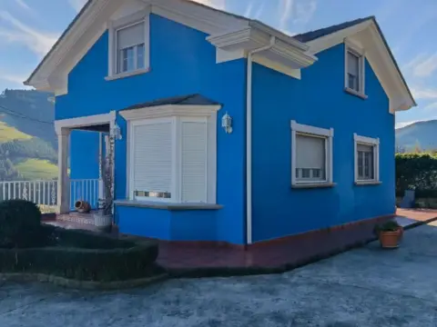 Casa en calle Caserio Bustelo de Meredo