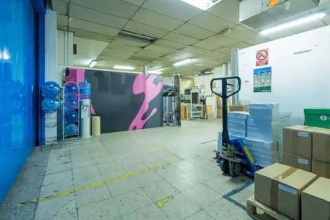 Nave comercial en Avenida de los Poblados