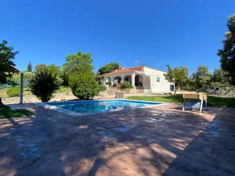 Casa en calle Encinas