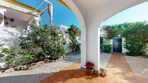 Chalet adosado en calle Mar Muerto, 19