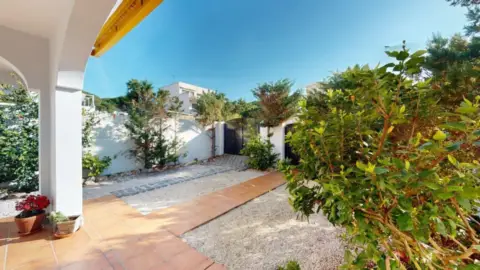 Chalet adosado en calle Mar Muerto, 19