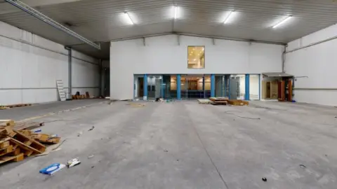 Nave industrial en calle de los Plateros