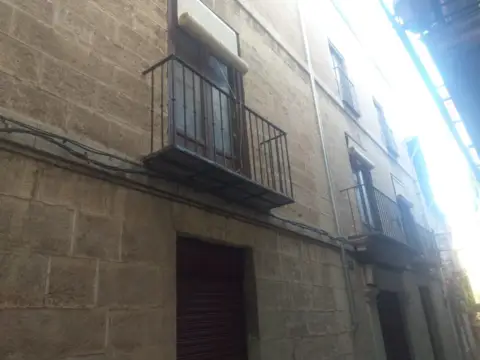 Edificio en calle de Bernardo López