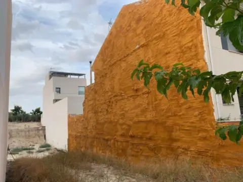 Terreno en calle del Roble