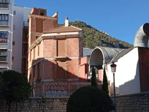 Edificio en callejón de las Flores