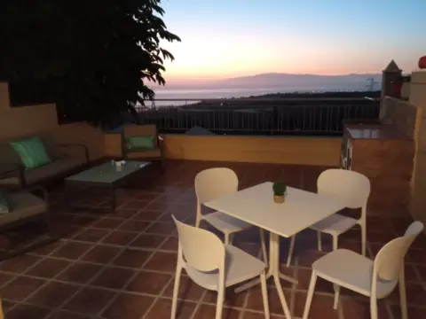 Chalet adosado en calle Panizo