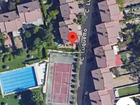 Chalet adosado en calle de Luquetto