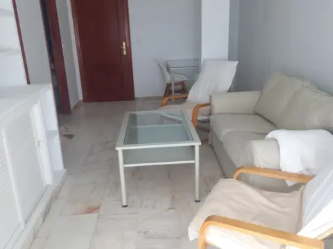 Piso en Avenida de las Asociaciones de Vecinos