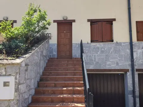 Chalet adosado en calle Ugaldea