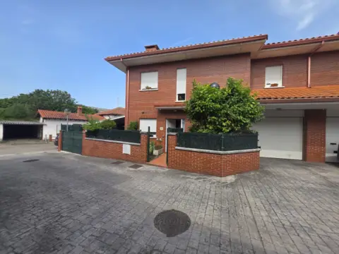 Chalet pareado en Barrio de Puente San Miguel
