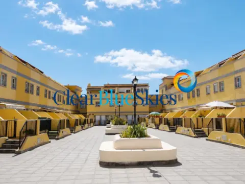 Casa adosada en calle Llano Mora